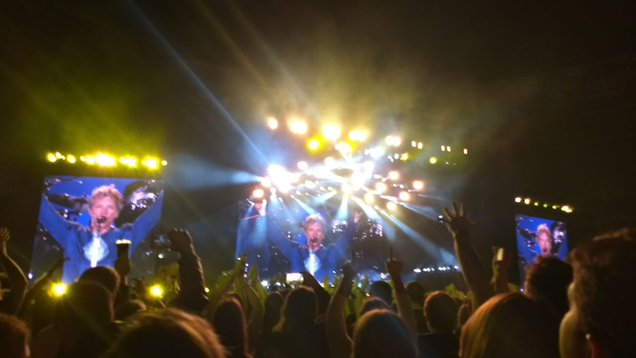 Bon Jovi, astro do rock nos anos 80, está de volta grisalho e quer